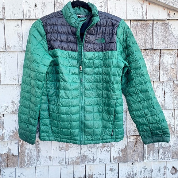 The North Face Boys Green and Black Puffer Lightweight Jacket - Picture 1 of 4